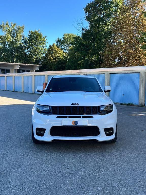 Weiß Gebraucht 2018 Jeep Grand Cherokee SRT SUV | 43.800 € (Etwas zu teuer) - Bild 1/4