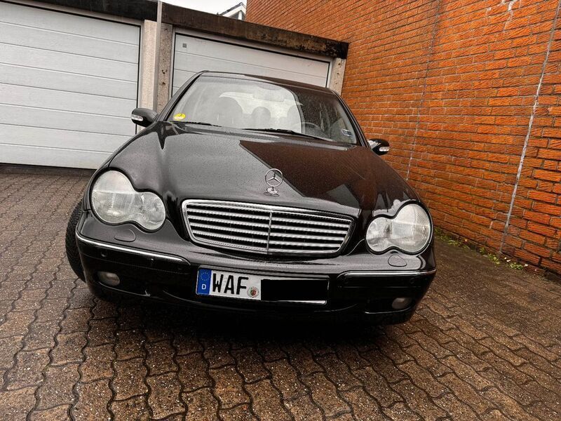 Schwarz Gebraucht 2001 Mercedes C270 Elegance Limousine | 4.900 € (Etwas zu teuer) - Bild 1/4