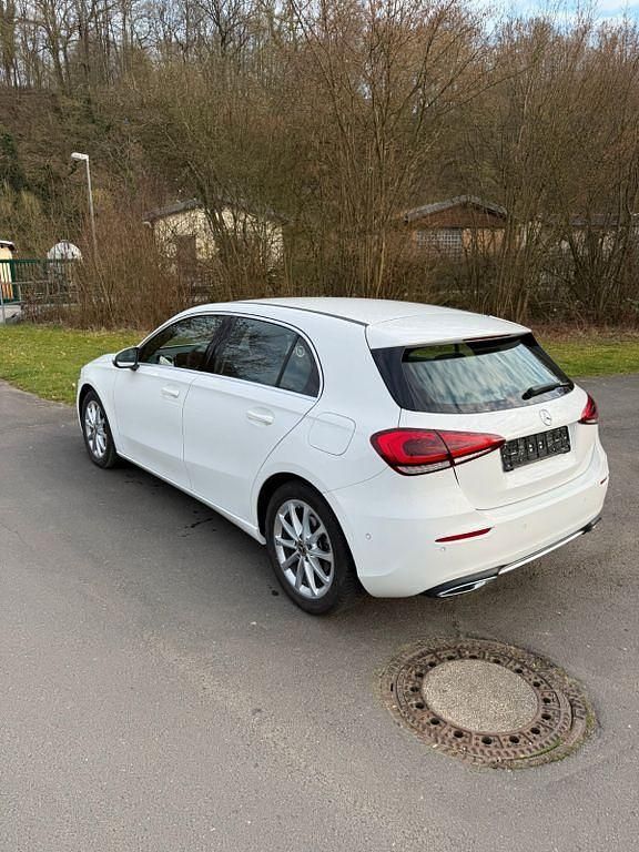 Gebraucht Mercedes A200 163 PS (119 kW) 2019 Weiß Limousine