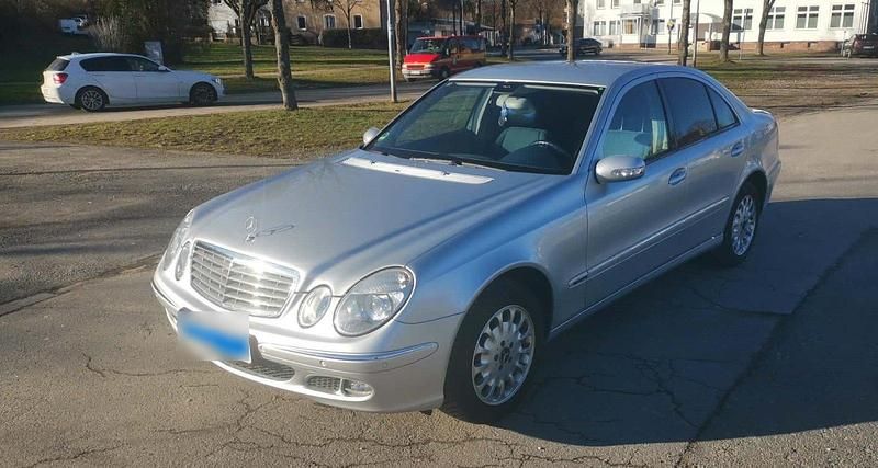 Gebraucht Mercedes E200 163 PS (119 kW) 2005 Silber Limousine