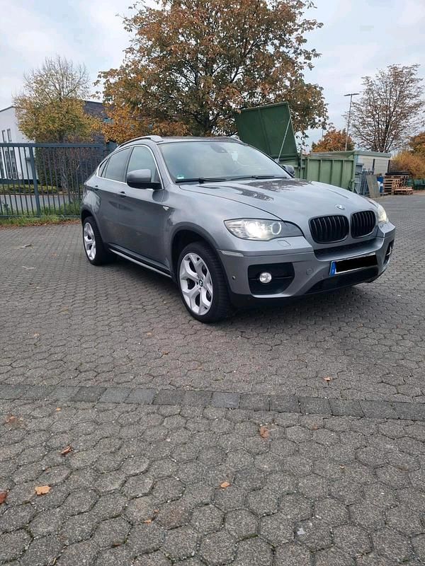 Grau Gebraucht 2011 BMW X6 M Performance SUV | 15.800 € - Bild 1/4