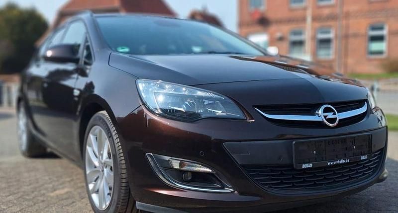 Gebraucht Opel Astra Edition 165 PS (121 kW) 2013 Braun Kombi