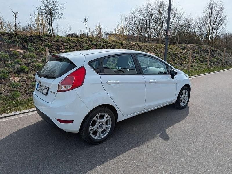 Gebraucht Ford Fiesta SYNC Edition 82 PS (60 kW) 2014 Weiß Kleinwagen