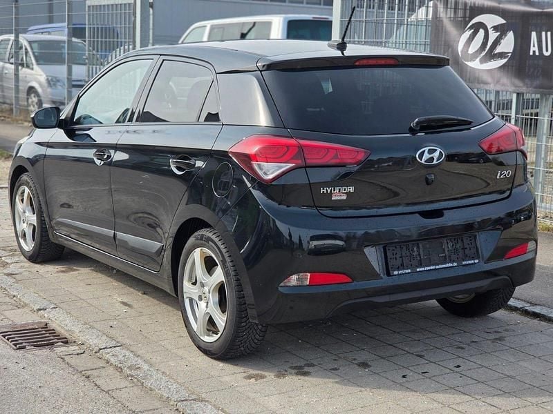 Gebraucht Hyundai i20 Passion 101 PS (74 kW) 2017 Schwarz Kleinwagen