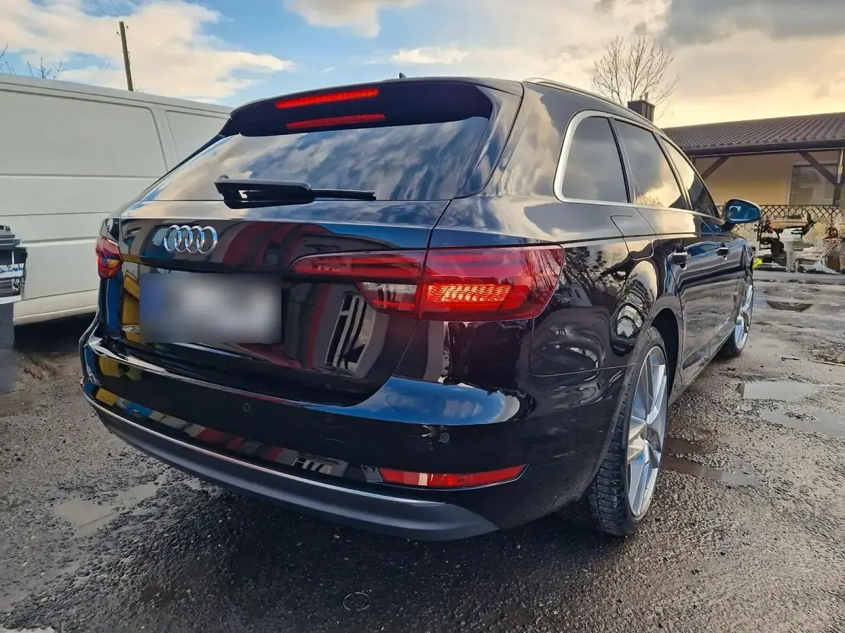 Gebraucht Audi A4 Comfort 190 PS (139 kW) 2018 Schwarz Kombi