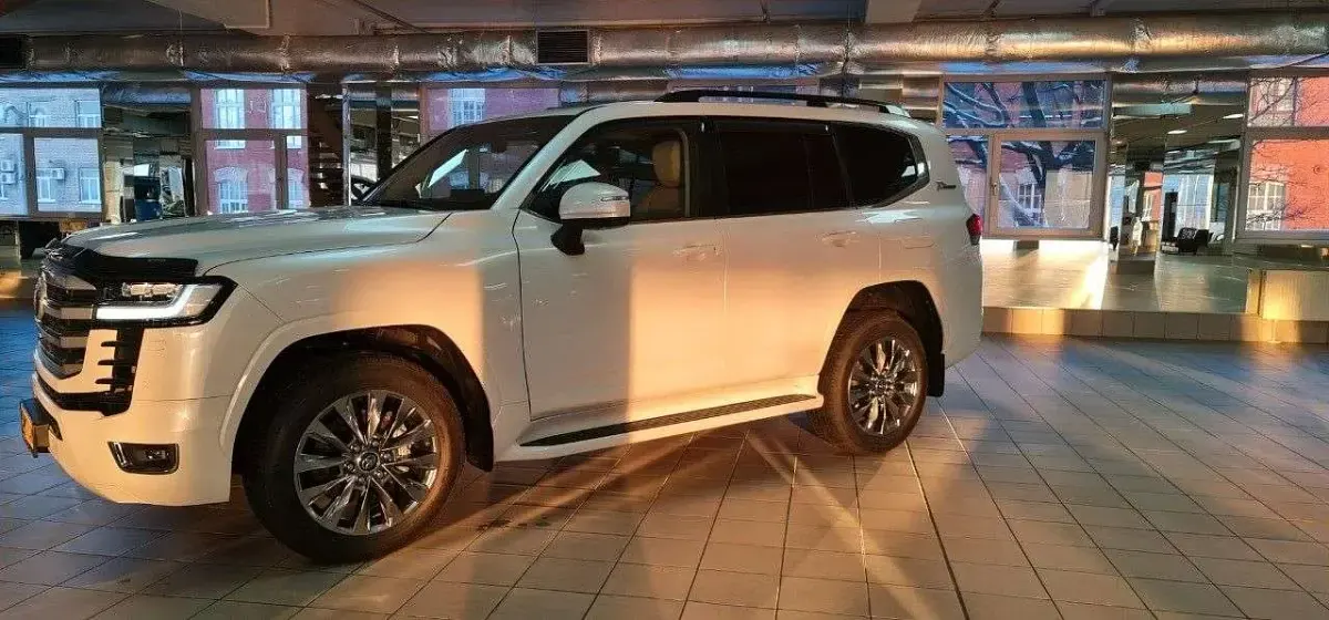 Neu Toyota Land Cruiser 415 PS (305 kW) 2026 Eminent white special metallic SUV