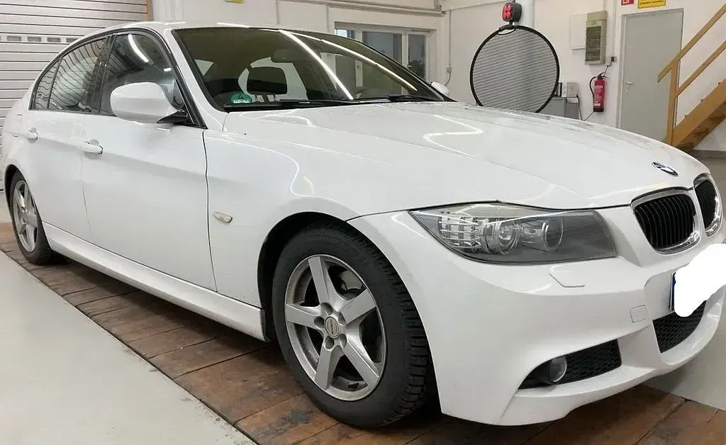 Gebraucht BMW 318 143 PS (105 kW) 2011 Weiß Limousine