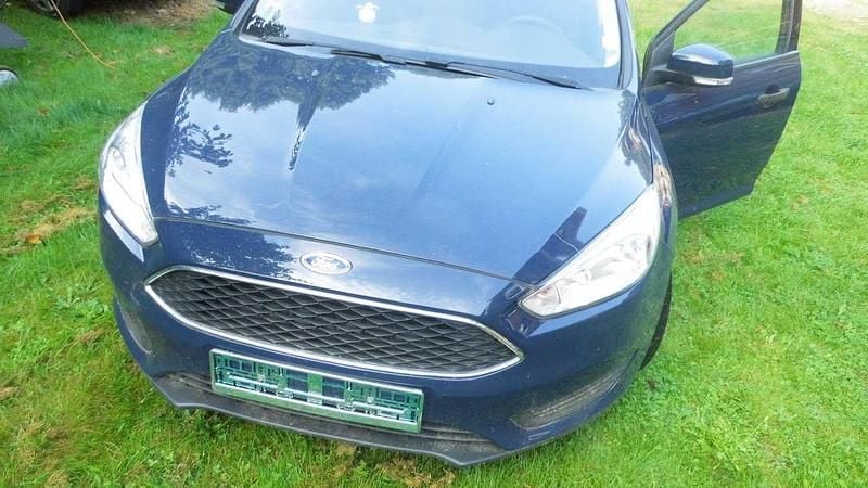 Blau Gebraucht 2014 Ford Focus Kombi | 3.500 € (Superpreis) - Bild 1/4