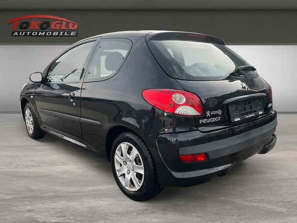Gebraucht Peugeot 206 Basis 75 PS (55 kW) 2010 Schwarz Limousine