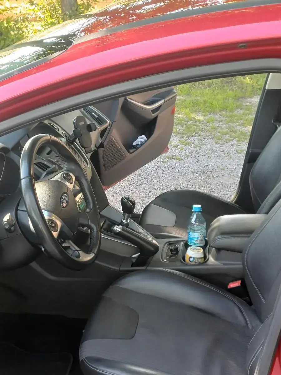 Używany Ford Focus Titanium 140 KM (102 kW) 2013 Czerwony Kombi