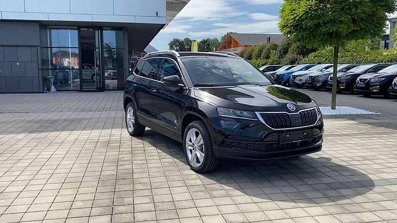 Blackmagic (perleffekt) Gebraucht 2020 Skoda Karoq Style SUV | 20.890 € (Guter Preis) - Bild 1/4