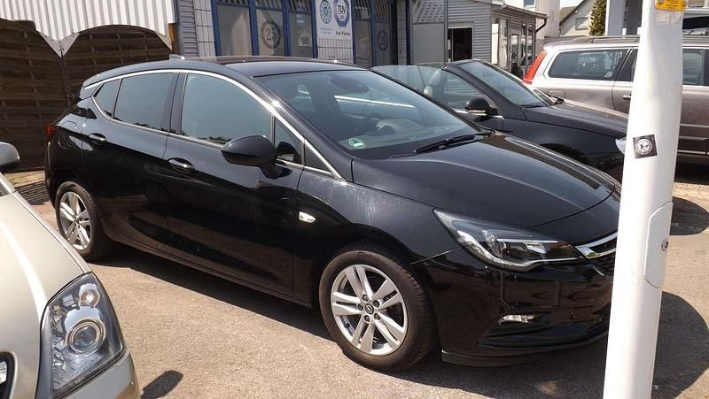 Gebraucht Opel Astra Dynamic 150 PS (110 kW) 2017 Onyx schwarz Limousine