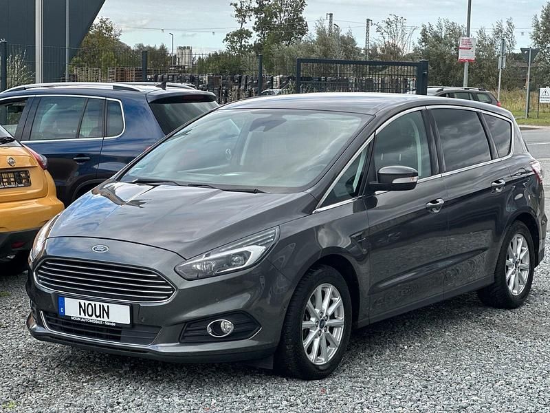 Grau Gebraucht 2016 Ford S-MAX S Van / Kleinbus | 8.999 € (Guter Preis) - Bild 1/4