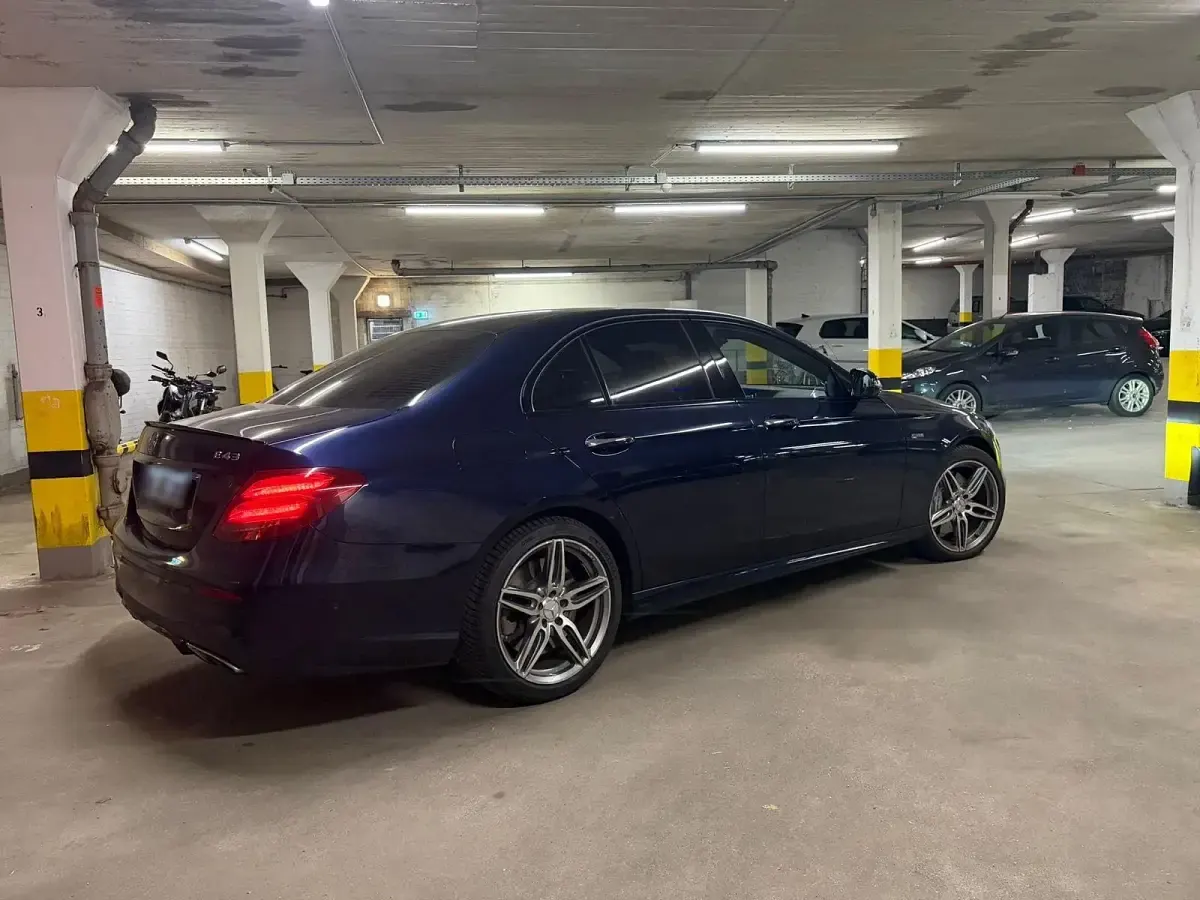 Gebraucht Mercedes E43 AMG 401 PS (294 kW) 2018 Blau Limousine