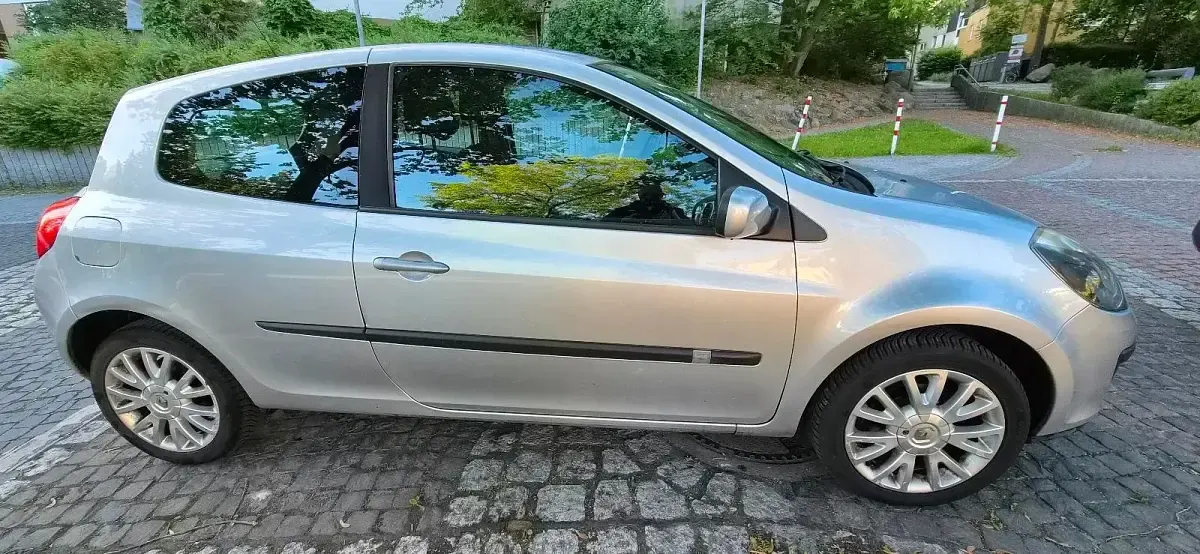 Gebraucht Renault Clio 111 PS (81 kW) 2006 Silber Kleinwagen