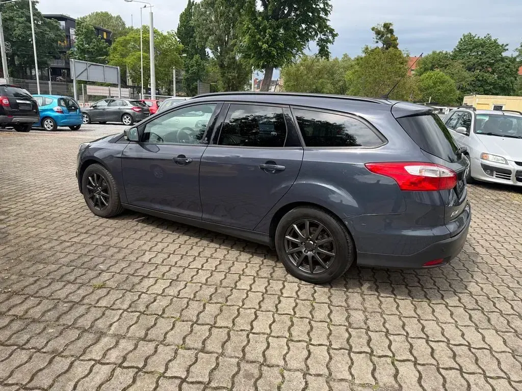 Gebraucht Ford Focus Champions Edition 125 PS (91 kW) 2013 Grau Limousine