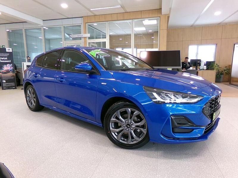 Second-hand Ford Focus ST-Line 2023 Albastru