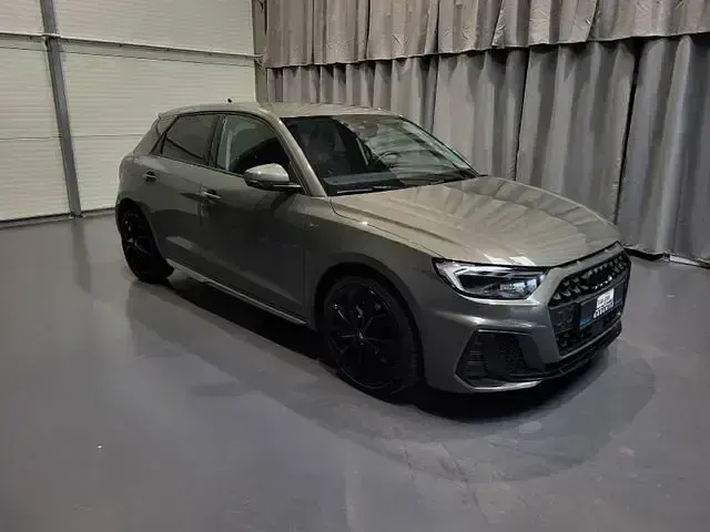 Używany Audi A1 S-Line 207 KM (152 kW) 2023 Szary SUV