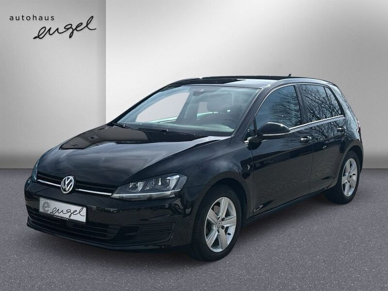Deep black pearlescent Gebraucht 2016 VW Golf VII Comfortline Limousine | 16.498 € (Etwas zu teuer) - Bild 1/4
