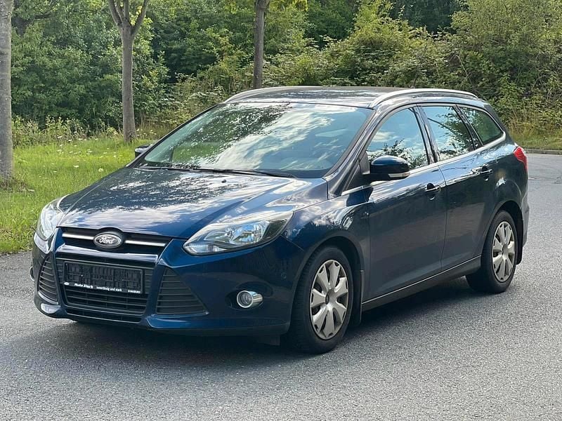Blau Gebraucht 2012 Ford Focus Kombi | 2.800 € - Bild 1/4
