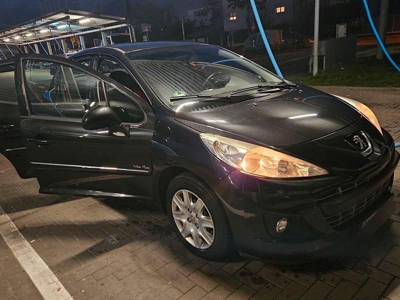 Gebraucht Peugeot 207 Urban Move 95 PS (69 kW) 2011 Schwarz Limousine