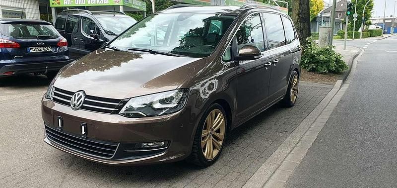Toffeebraun metallic Gebraucht 2013 VW Sharan Highline Van / Kleinbus | 19.400 € (Etwas zu teuer) - Bild 1/4