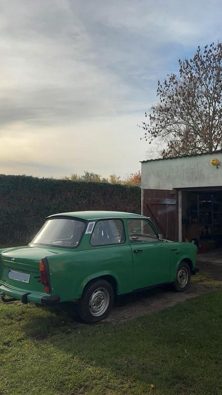 Grün Gebraucht 1989 Trabant 601 Kleinwagen | 1.999 € - Bild 1/4
