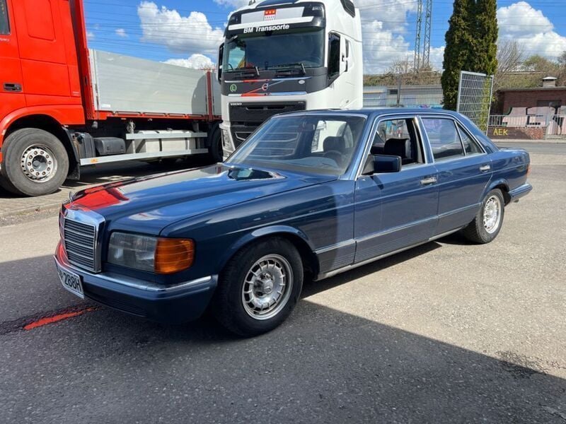 Second-hand Mercedes E280 185 CP (136 kW) 1984 Albastru Berlinǎ