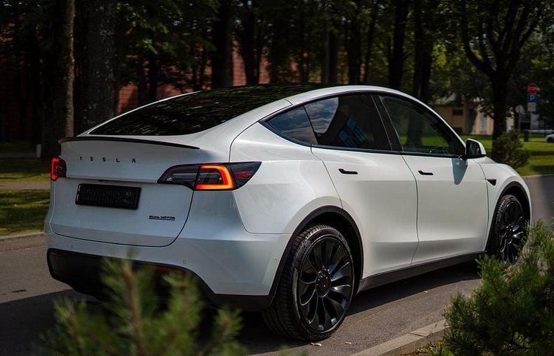 Weiß Gebraucht 2022 Tesla Model Y Long Range AWD SUV | 31.400 € (Fairer Preis) - Bild 1/4
