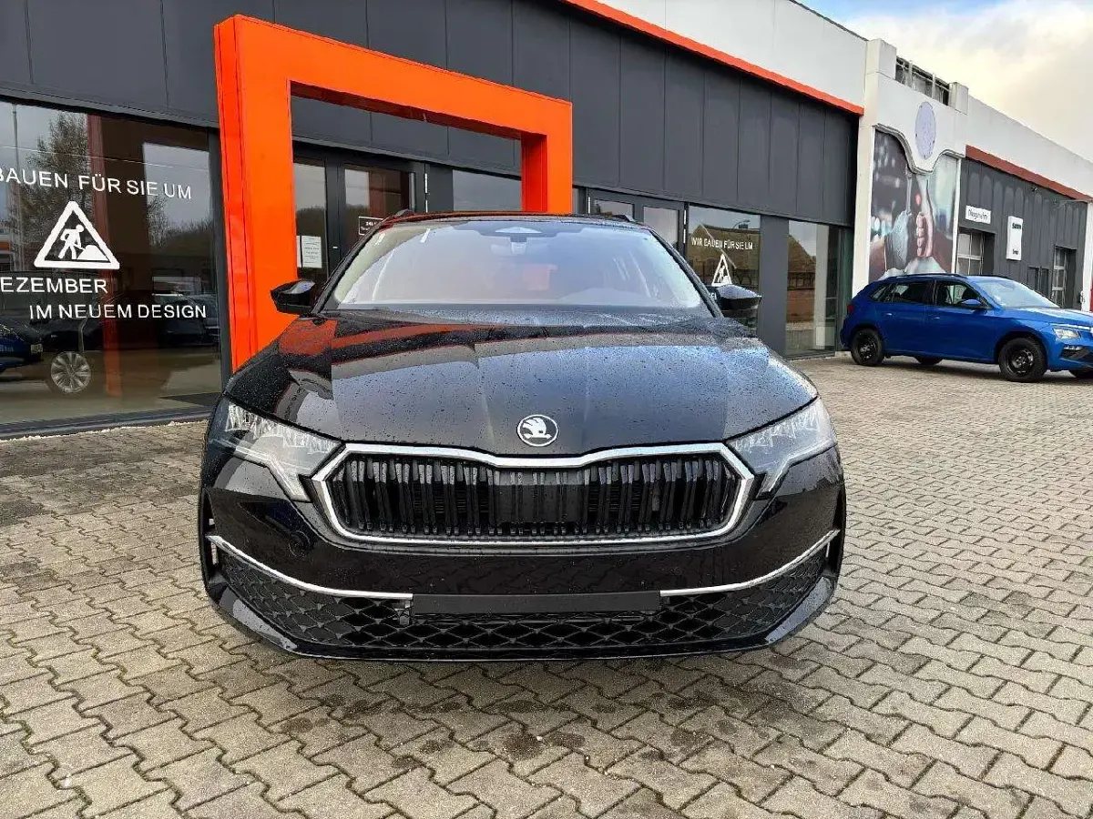 Gebraucht Skoda Octavia Selection 150 PS (110 kW) 2025 Schwarzmagic perleffekt Kombi