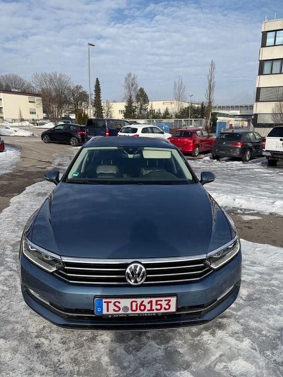 Gebraucht VW Passat Highline 239 PS (175 kW) 2015 Blau Kombi