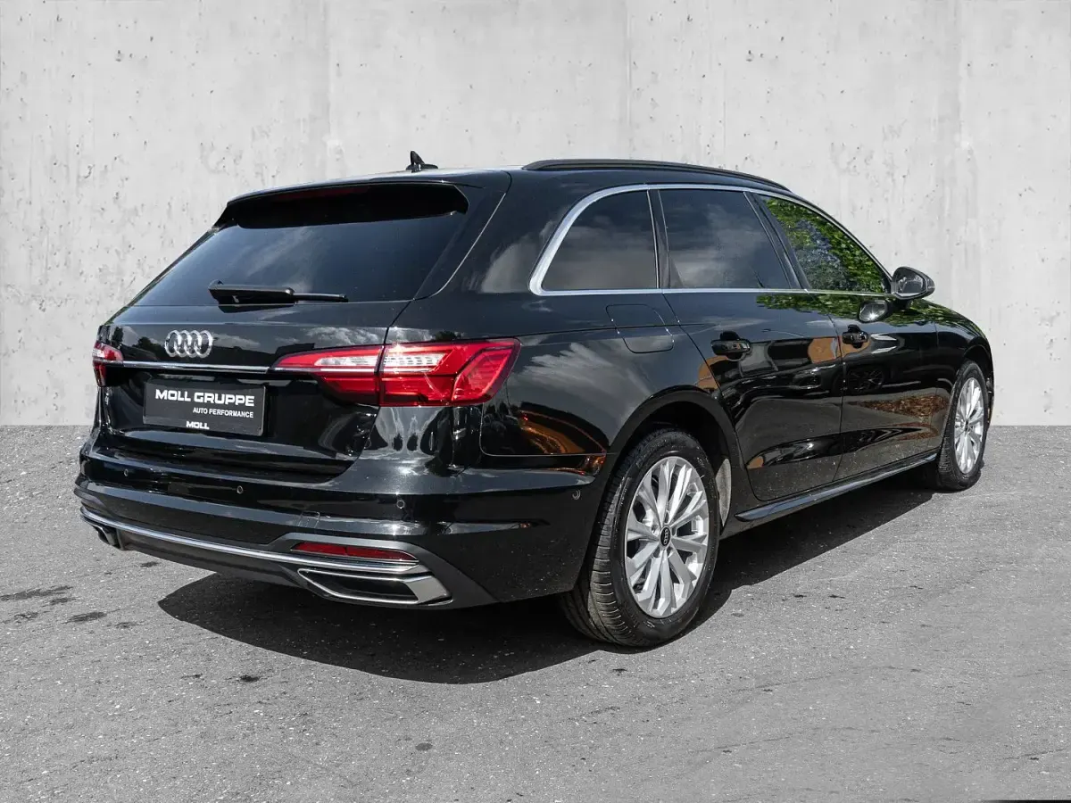 Gebraucht Audi A4 Advanced Plus 136 PS (100 kW) 2023 Mythosschwarz metallic Kombi
