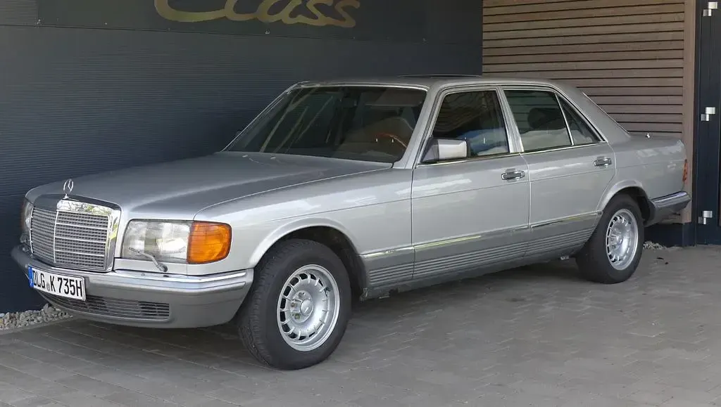 Gebraucht Mercedes 380 218 PS (160 kW) 1980 Silber Limousine