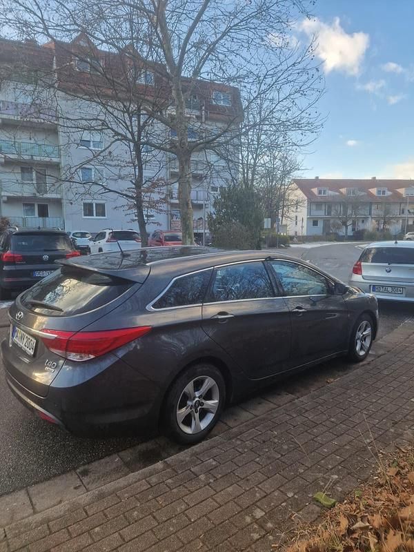 Gebraucht Hyundai i40 148 PS (108 kW) 2014 Grau Kombi
