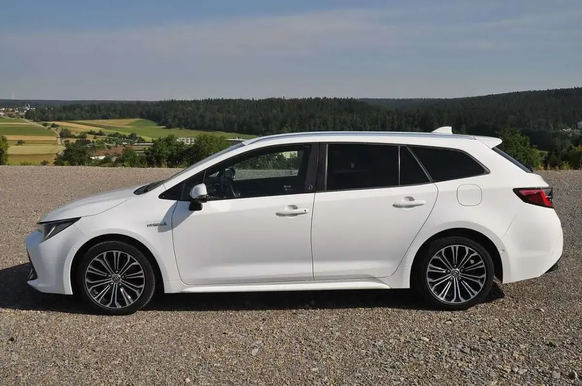 Gebraucht Toyota Corolla Team 196 PS (144 kW) 2021 Weiß Kombi