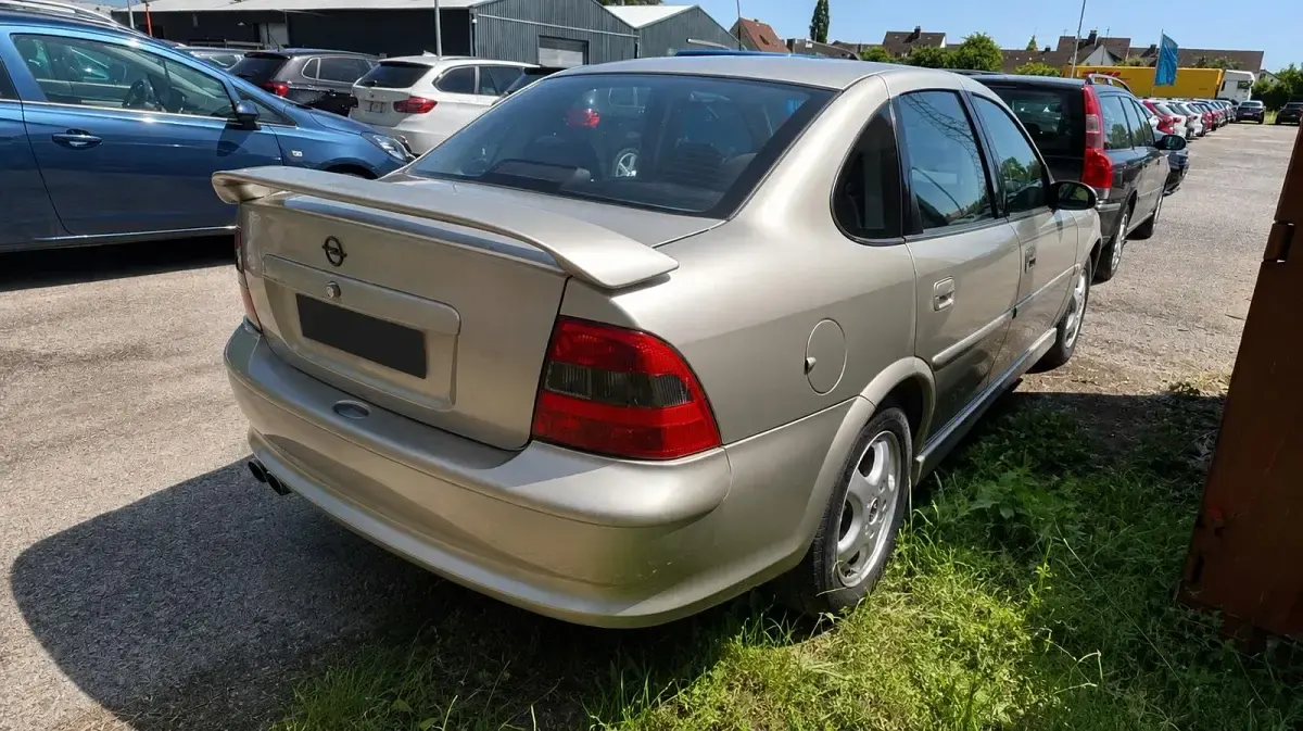 Gebraucht Opel Vectra OPC 101 PS (74 kW) 1998 Gold Limousine