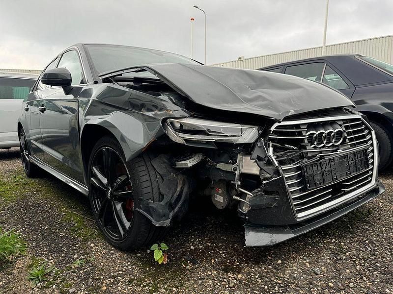 Grau Gebraucht 2016 Audi A3 Sportback e-tron Sport Kleinwagen | 7.544 € - Bild 1/4