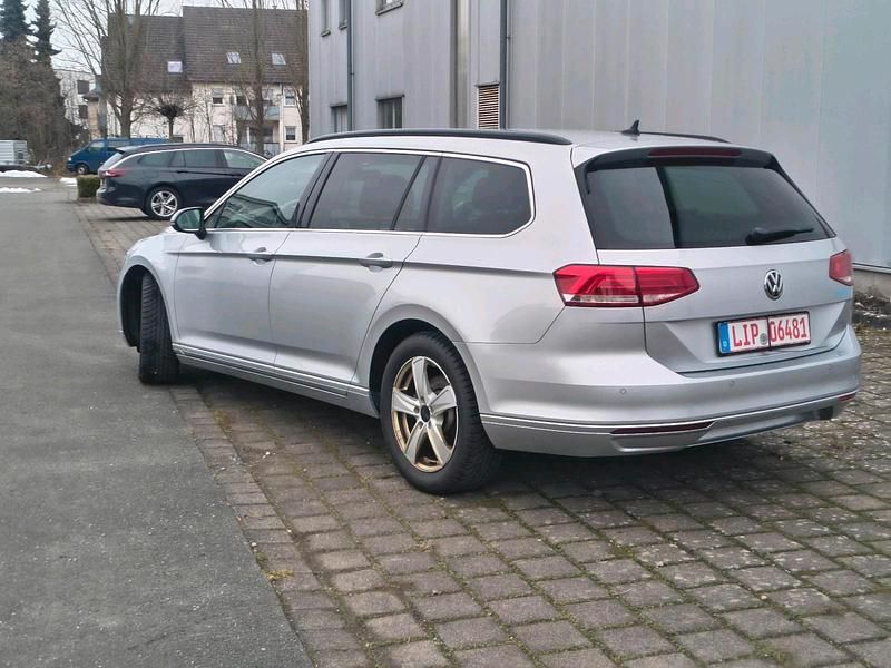 Gebraucht VW Passat 150 PS (110 kW) 2019 Silber Kombi