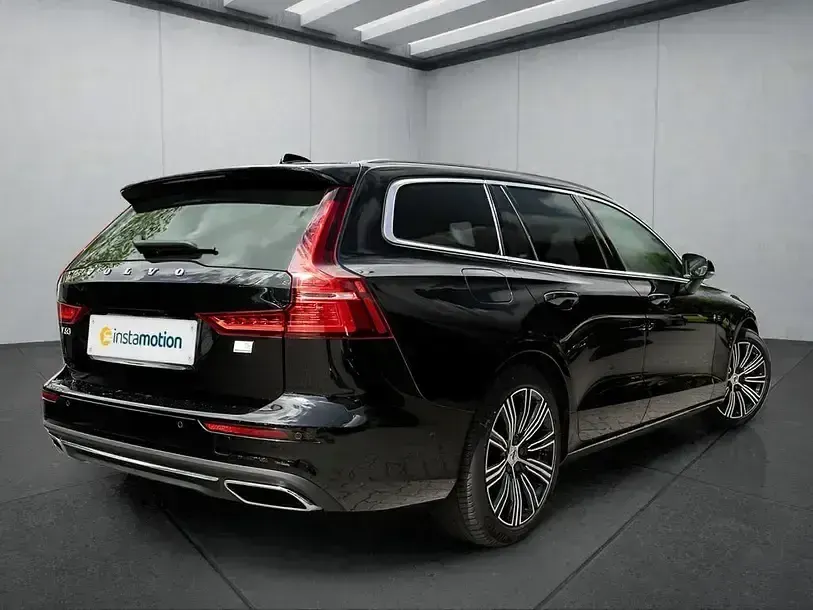 Gebraucht Volvo V60 398 PS (292 kW) 2022 Schwarz Kombi