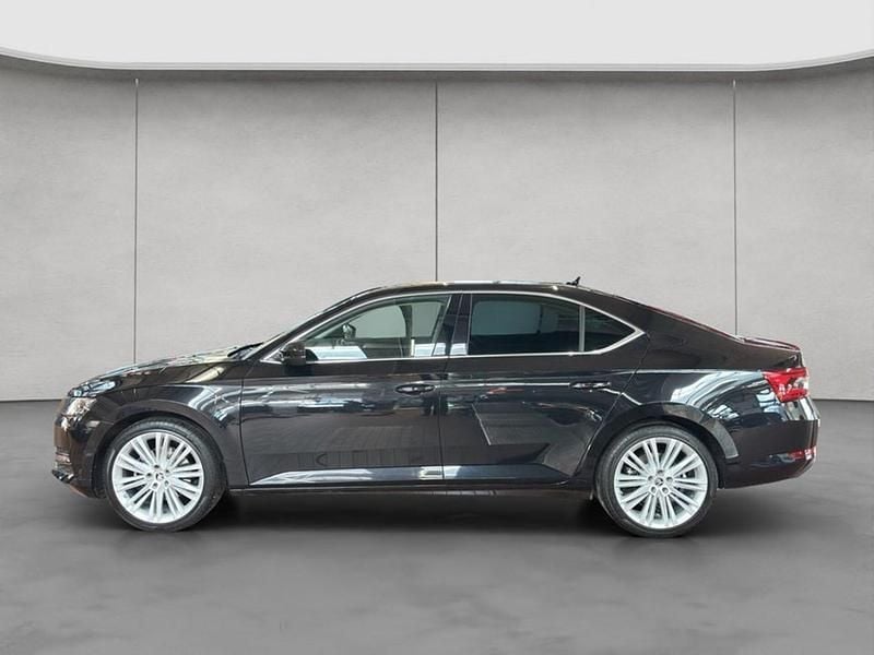 Gebraucht Skoda Superb Style 190 PS (139 kW) 2022 Schwarz Limousine