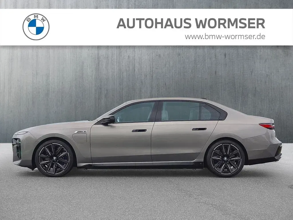 Gebraucht BMW M760e 381 PS (280 kW) 2023 Oxidgrau Limousine