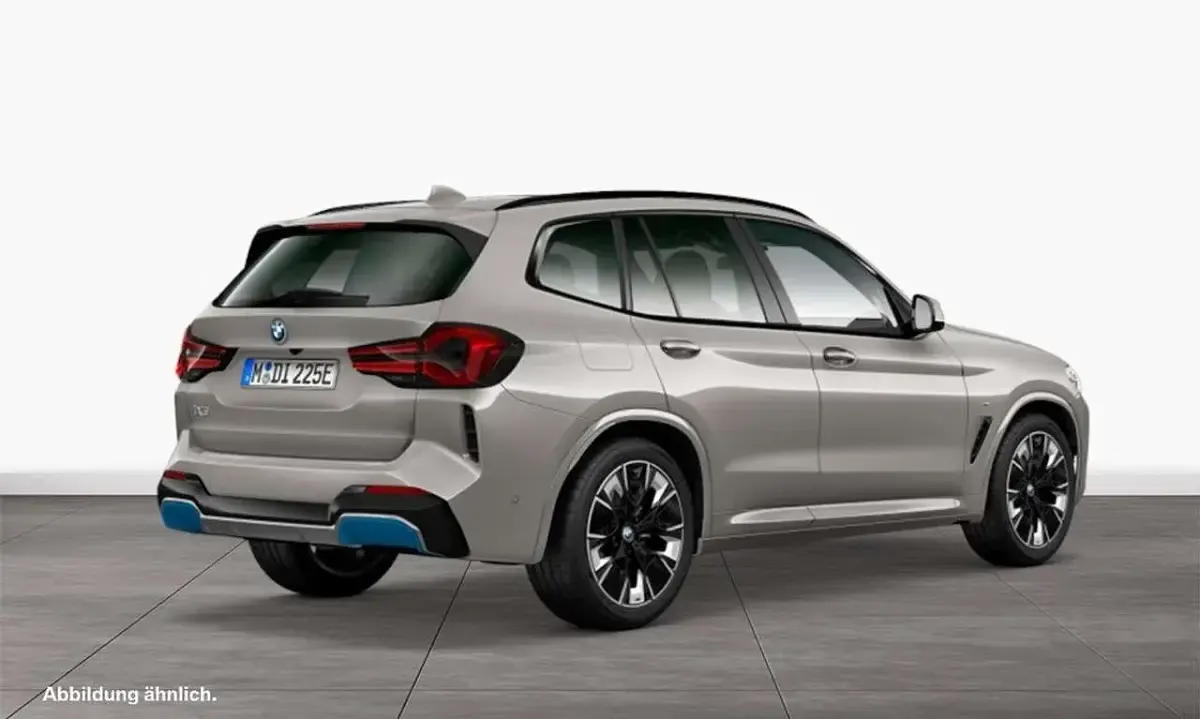 Gebraucht BMW iX3 Sport Line 210 kW (286 PS) 2022 Kaschmirsilber metallic SUV