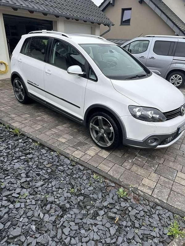 Weiß Gebraucht 2013 VW Golf VII Kleinwagen | 7.900 € (Guter Preis) - Bild 1/4