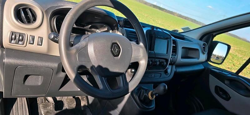 Gebraucht Renault Trafic 95 PS (69 kW) 2018 Weiß Van / Kleinbus