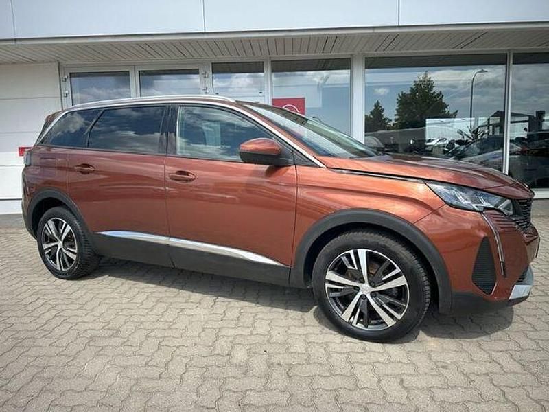 Braun Gebraucht 2021 Peugeot 5008 Allure Van / Kleinbus | 21.990 € (Fairer Preis) - Bild 1/4