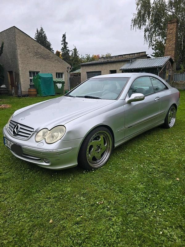 Silber Gebraucht 2003 Mercedes CLK240 Coupé | 3.499 € (Guter Preis) - Bild 1/4