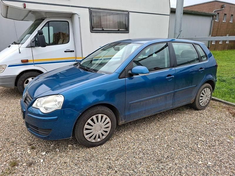 Blau Gebraucht 2008 VW Polo Trendline Limousine | 900 € (Superpreis) - Bild 1/4