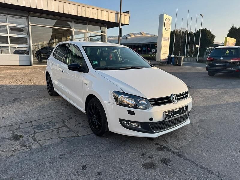 Gebraucht VW Polo Match 69 PS (50 kW) 2016 Weiß Kleinwagen