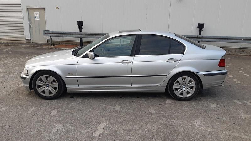 Silber Gebraucht 2000 BMW 320 Limousine | 1.500 € - Bild 1/4