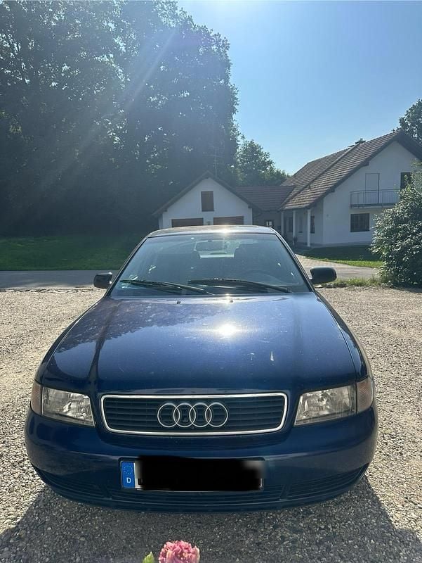 Blau Gebraucht 1999 Audi A4 Limousine | 800 € (Superpreis) - Bild 1/4